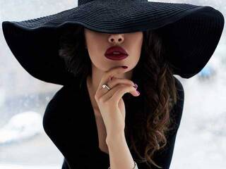 エロティックなビデオチャット YourNewLove