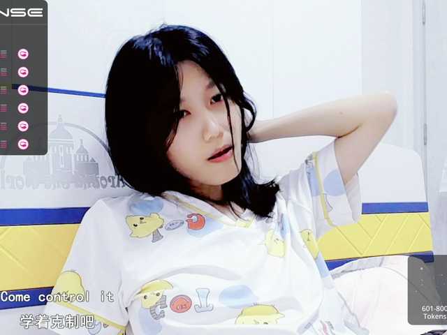 写真 YyiSilly Chinese girl, single, Welcome to the live chat room in a daze small boobs
